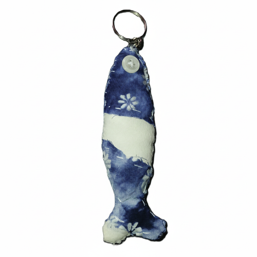 Keyring Fish-2 - blue stripe fish, white background